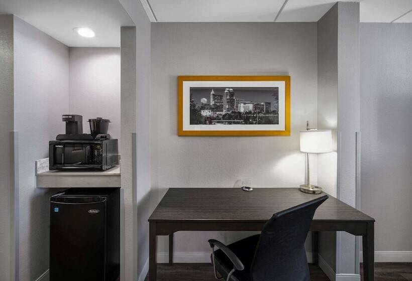 هتل La Quinta By Wyndham Raleigh Downtown North