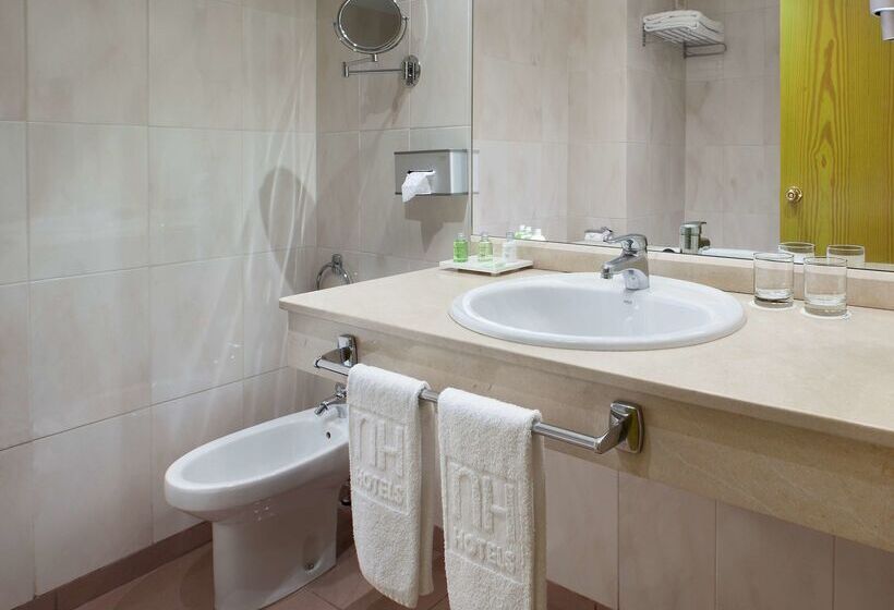 בית מלון כפרי NH Las Palmas Playa Las Canteras