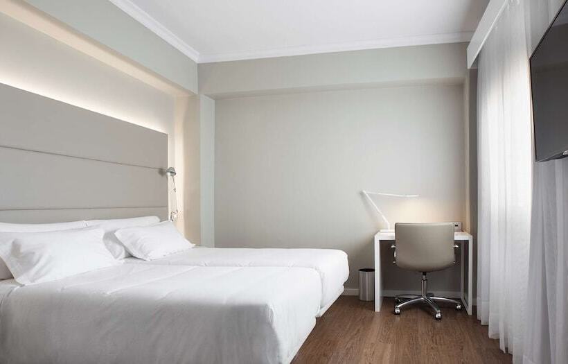 בית מלון כפרי NH Las Palmas Playa Las Canteras