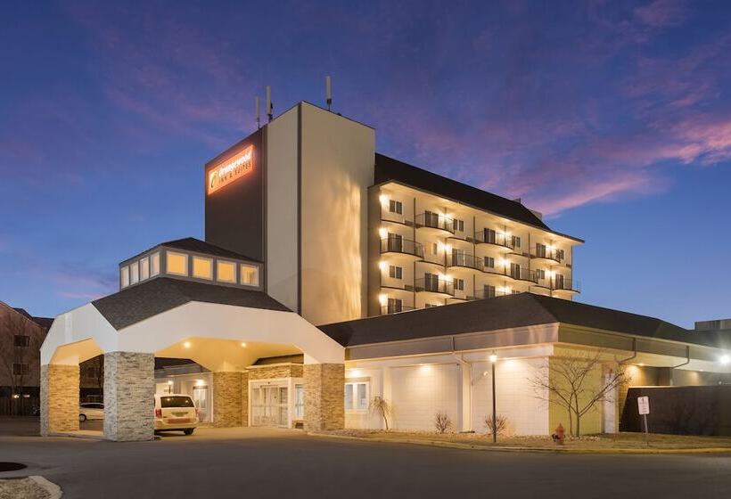 בית מלון כפרי Orangewood Inn & Suites Kansas City Airport