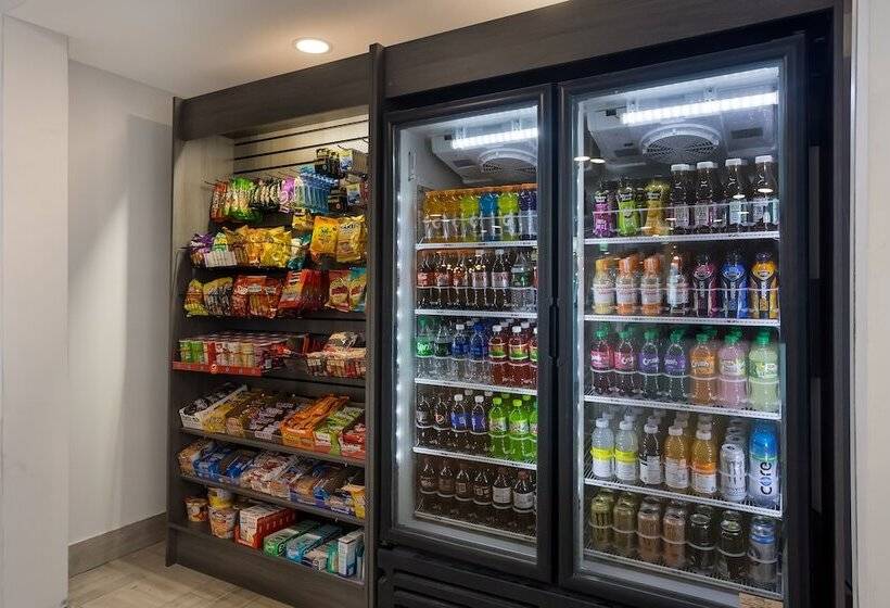 酒店 Orangewood Inn & Suites Kansas City Airport