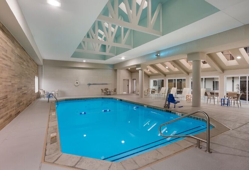 酒店 Orangewood Inn & Suites Kansas City Airport