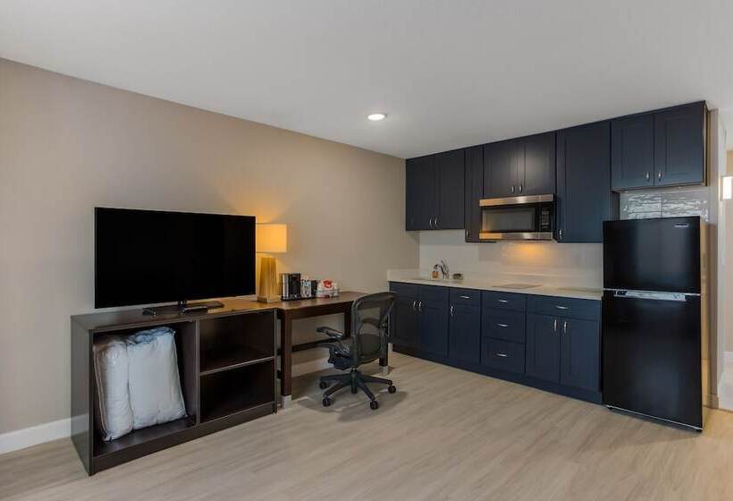 בית מלון כפרי Orangewood Inn & Suites Kansas City Airport