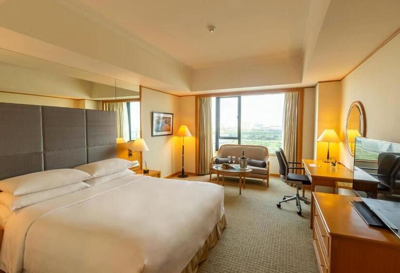 Renaissance Riverside Hotel Saigon