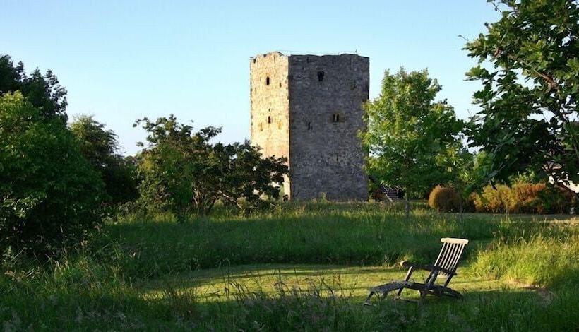 هتل Torre De Villademoros