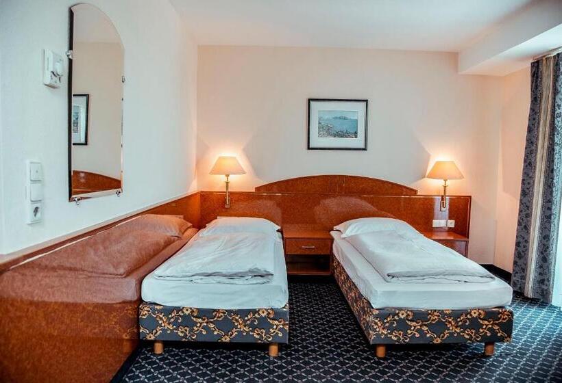 هتل Shodlik Palace