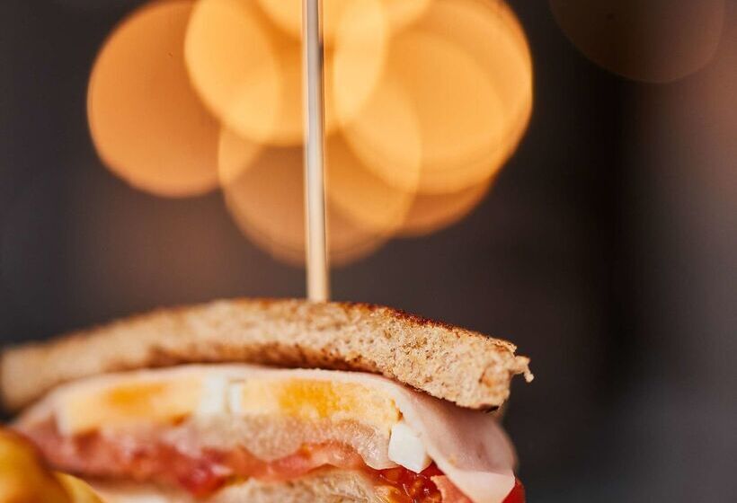 Отель Silken Reino De Aragon