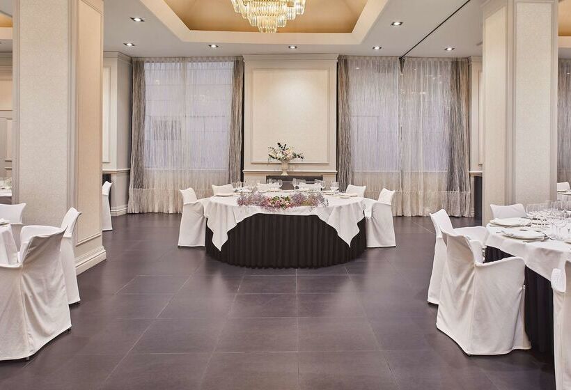 Отель Silken Reino De Aragon