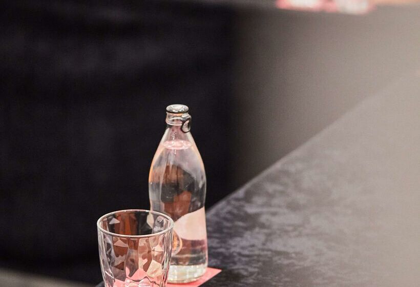 Отель Silken Reino De Aragon