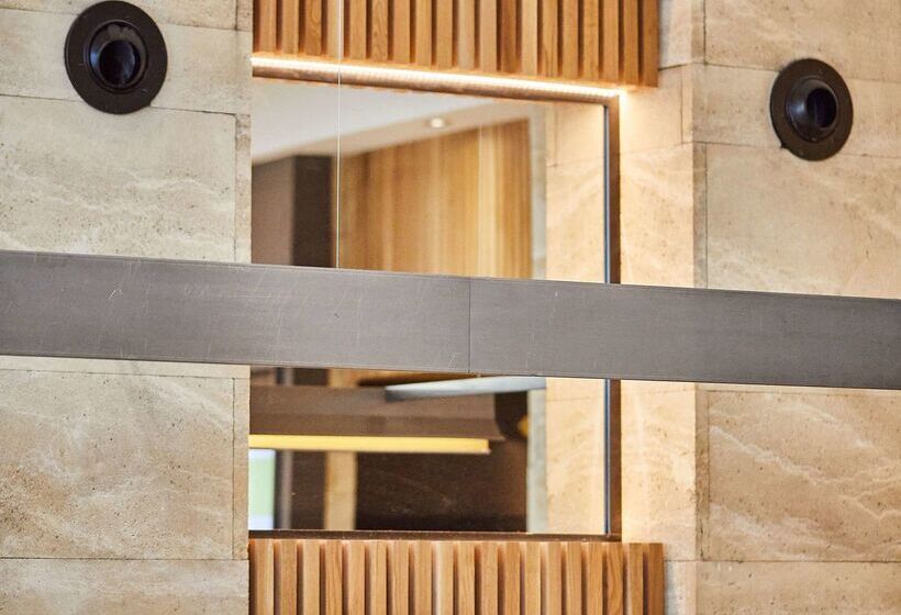 Отель Silken Reino De Aragon