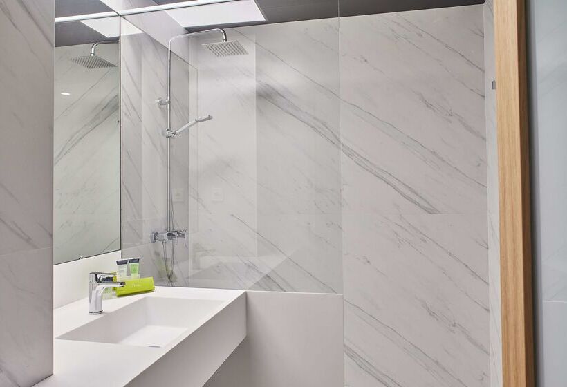 Отель Silken Reino De Aragon