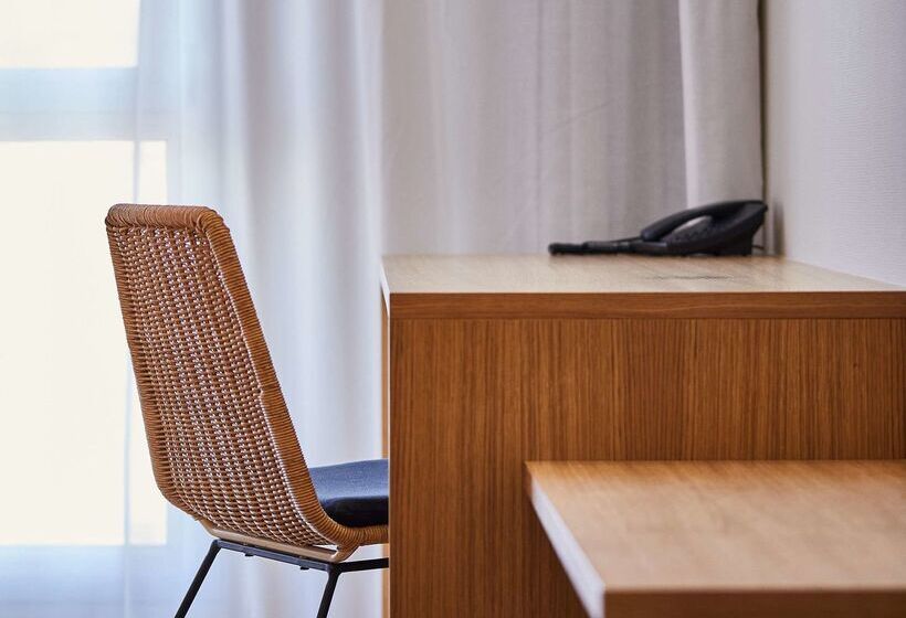 Отель Silken Reino De Aragon