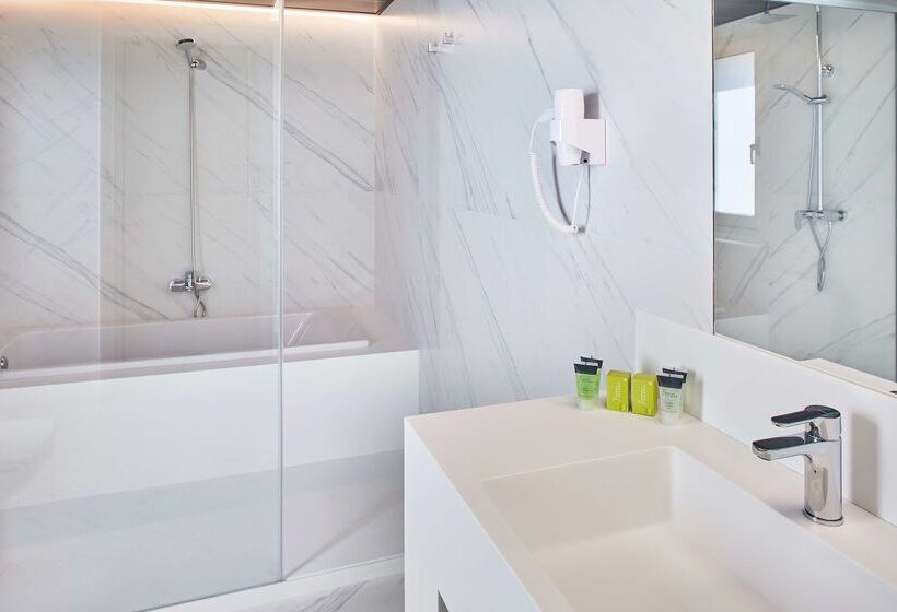 Отель Silken Reino De Aragon