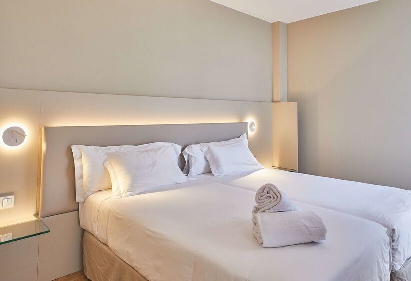 Отель Silken Reino De Aragon