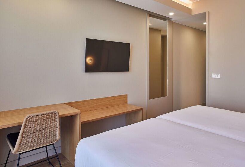 Отель Silken Reino De Aragon