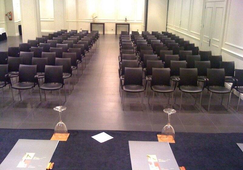 Отель Silken Reino De Aragon