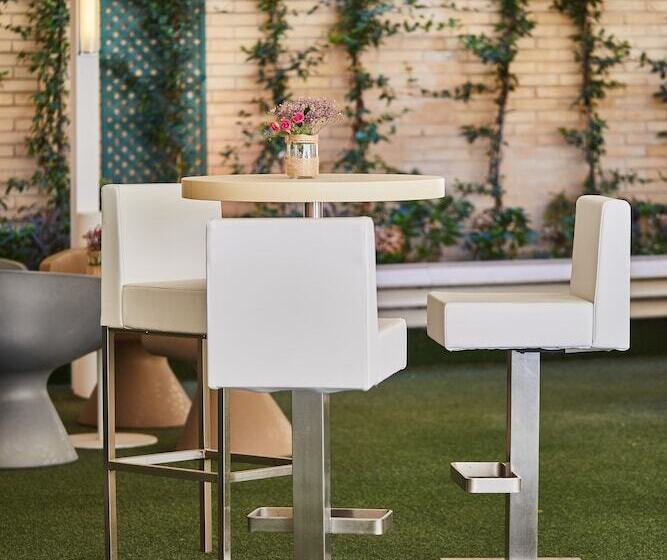 Отель Silken Reino De Aragon