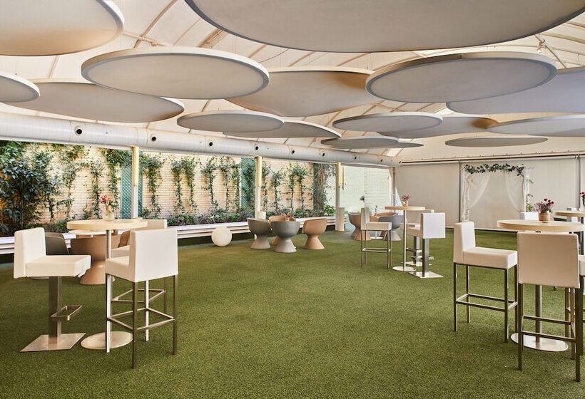 Отель Silken Reino De Aragon