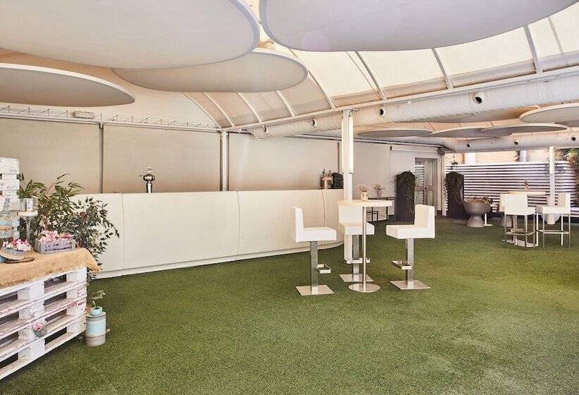 Отель Silken Reino De Aragon