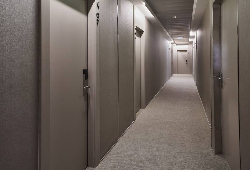 Отель Silken Reino De Aragon