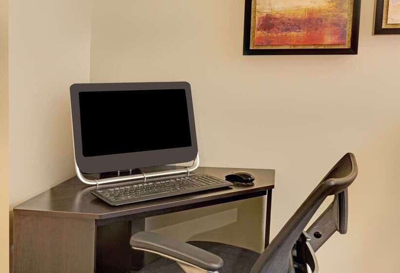 فندق Super 8 By Wyndham Windsor