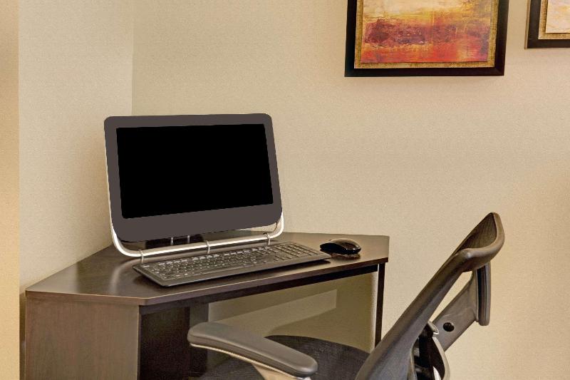 فندق Super 8 By Wyndham Windsor