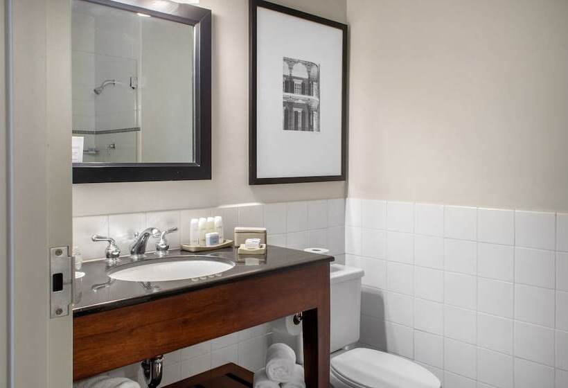 هتل Omni Riverfront New Orleans