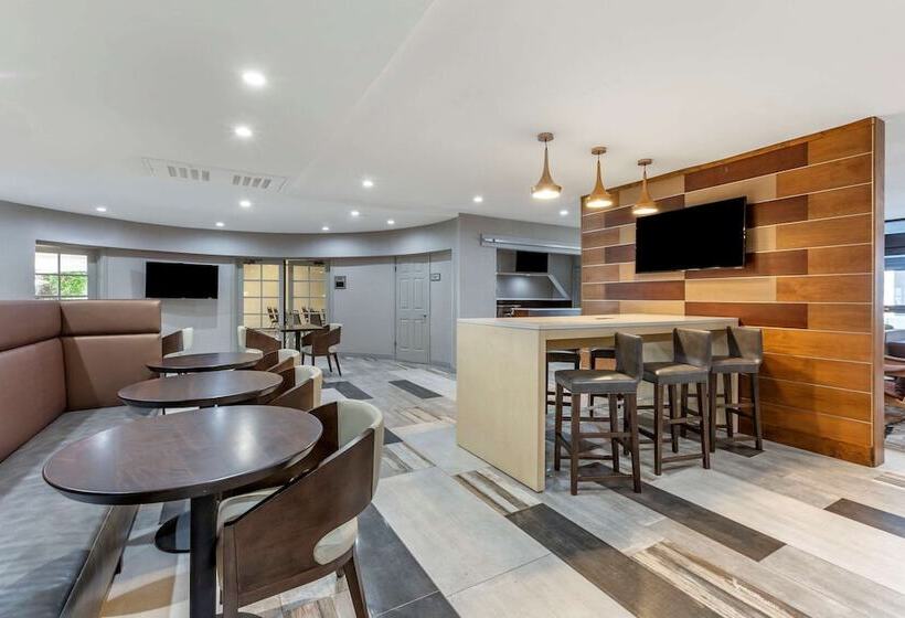 Windmill Suites Surprise, Ascend Hotel Collection