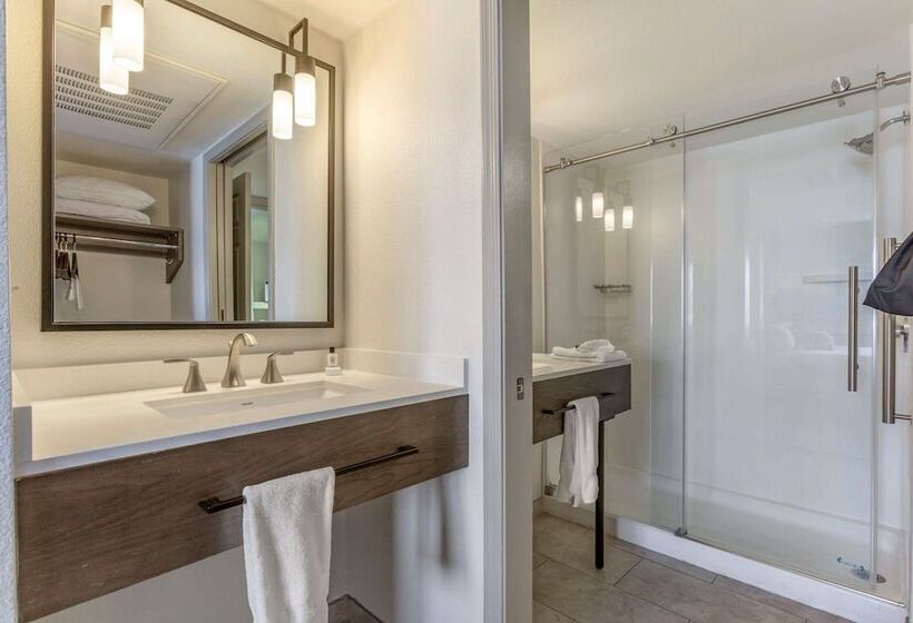 Windmill Suites Surprise, Ascend Hotel Collection