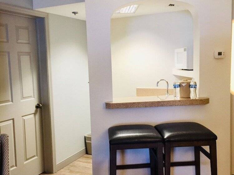 Windmill Suites Surprise, Ascend Hotel Collection