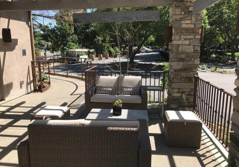 Wine & Roses Hotel Restaurant Spa Lodi