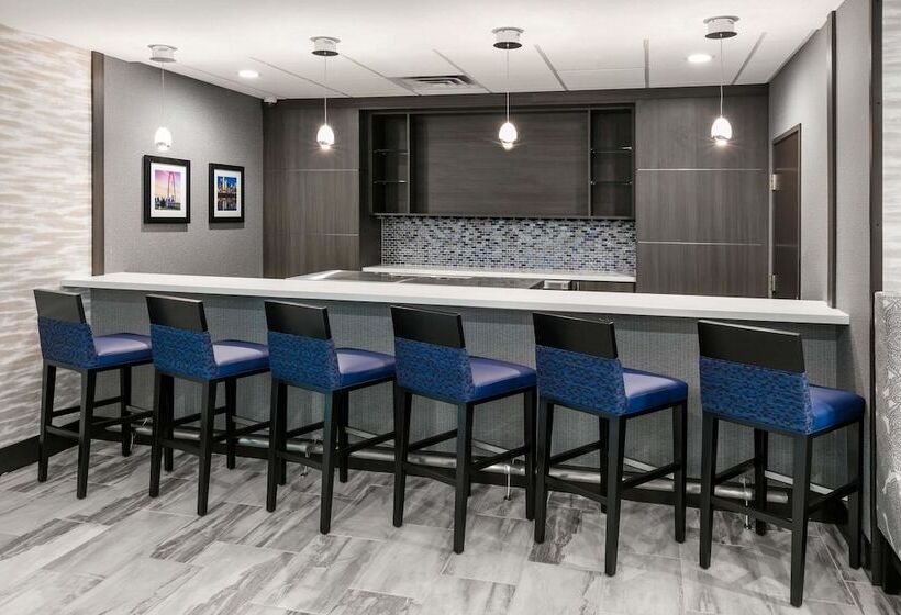 ホテル Wingate By Wyndham Dallas Love Field