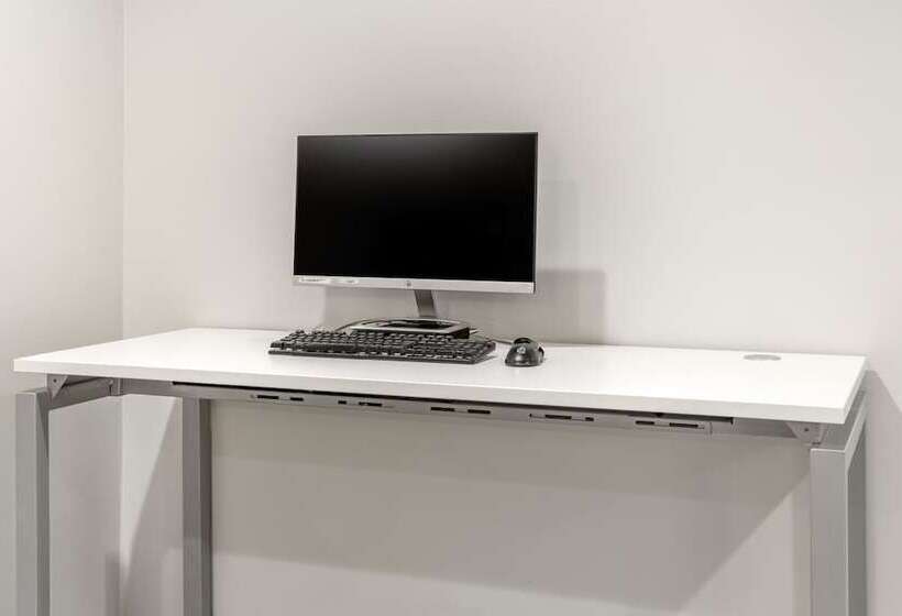 هتل Comfort Inn & Suites Irving Las Colinas Dfw