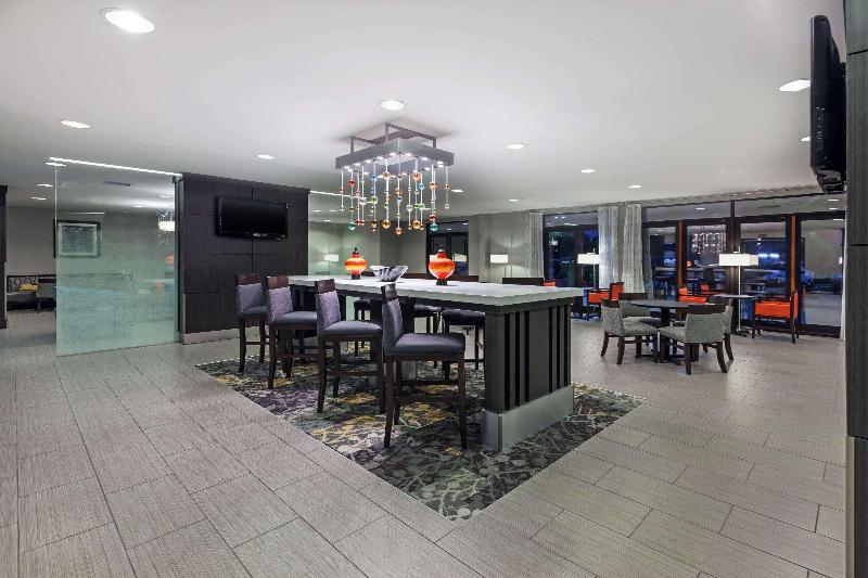 ホテル Comfort Inn & Suites Irving Las Colinas Dfw