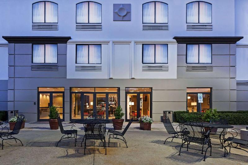 هتل Comfort Inn & Suites Irving Las Colinas Dfw