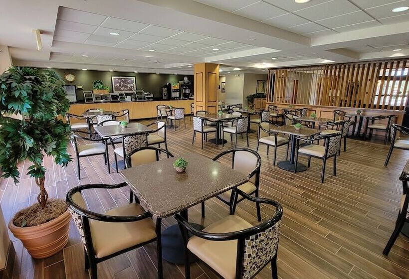 בית מלון כפרי Independent Sphc Cross Creek Inn & Suites