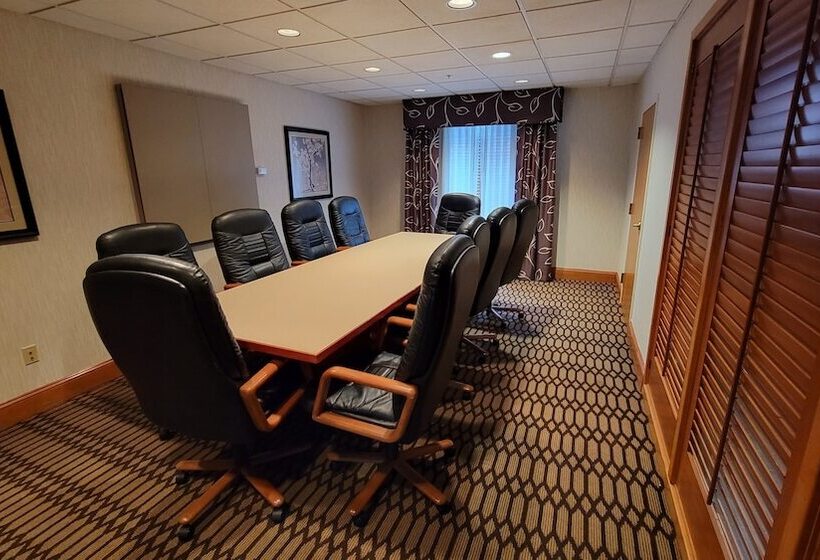 בית מלון כפרי Independent Sphc Cross Creek Inn & Suites