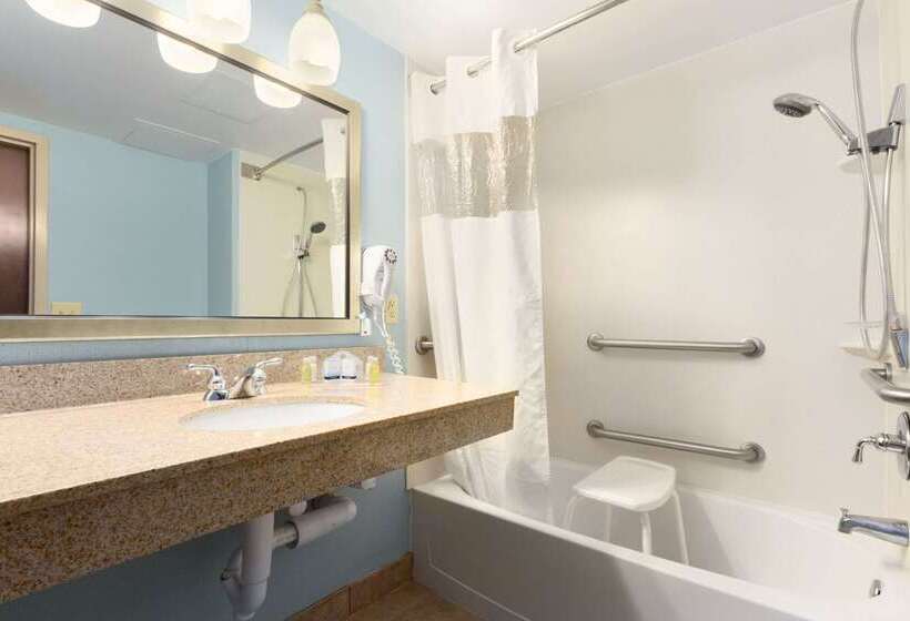 בית מלון כפרי Independent Sphc Cross Creek Inn & Suites