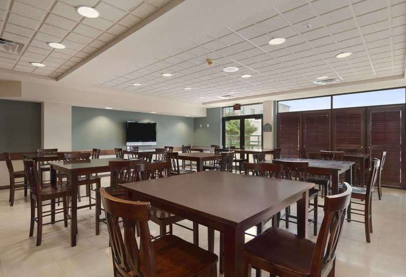 فندق Wingate By Wyndham And Williamson Conference Center