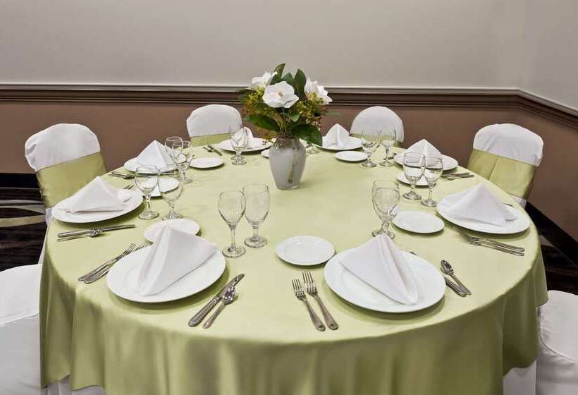 فندق Wingate By Wyndham And Williamson Conference Center