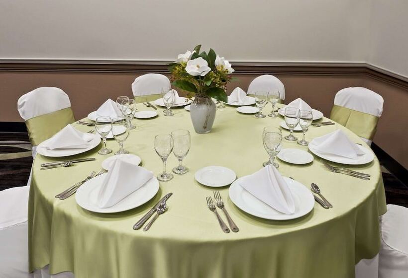 호텔 Wingate By Wyndham And Williamson Conference Center