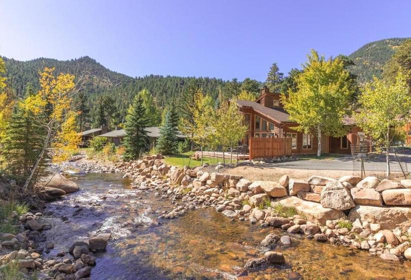 Отель Woodlands On Fall River