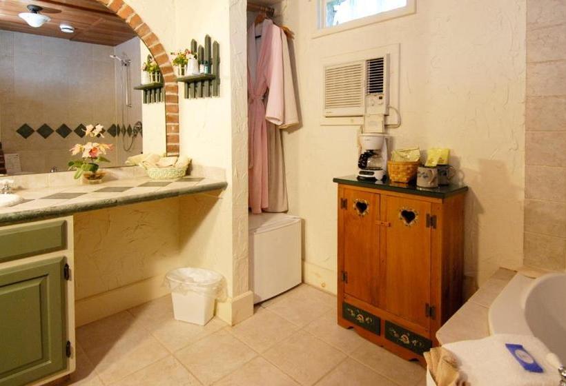 فندق Wrens Nest Village Inn