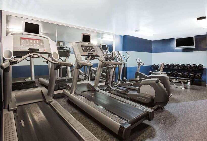 호텔 Wyndham Garden Inn Pittsburgh Airport