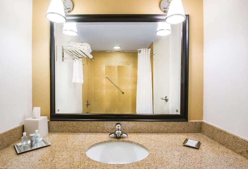 호텔 Wyndham Garden Inn Pittsburgh Airport