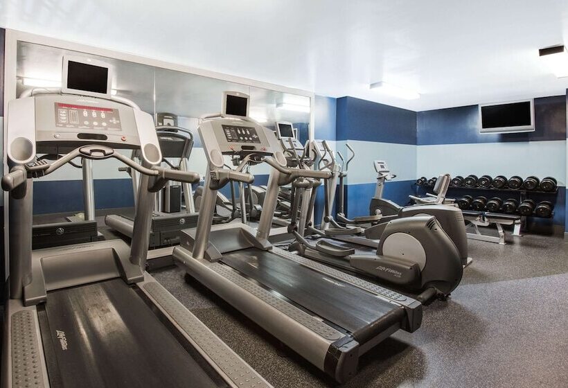 호텔 Wyndham Garden Inn Pittsburgh Airport