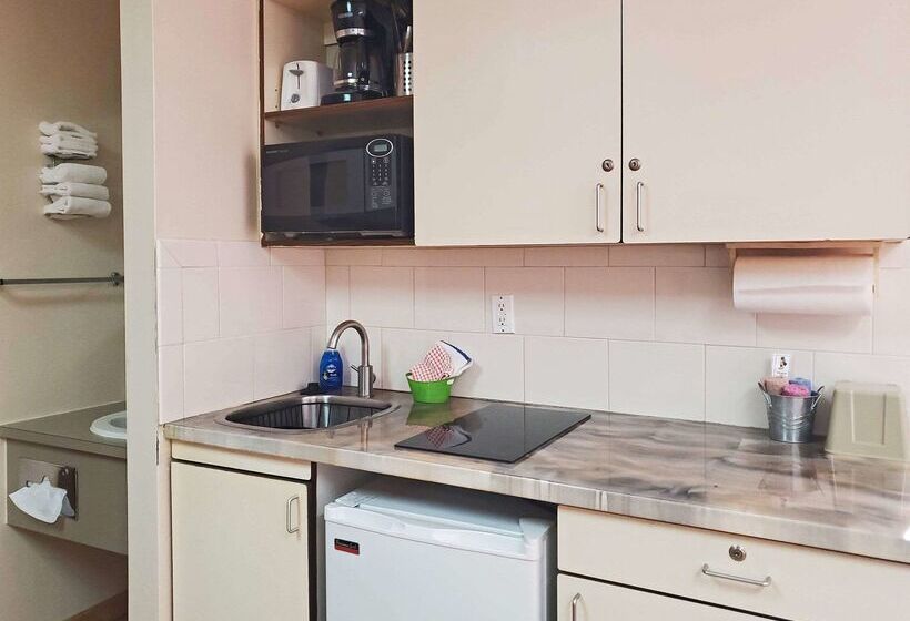 فندق على الطريق Rodeway Inn