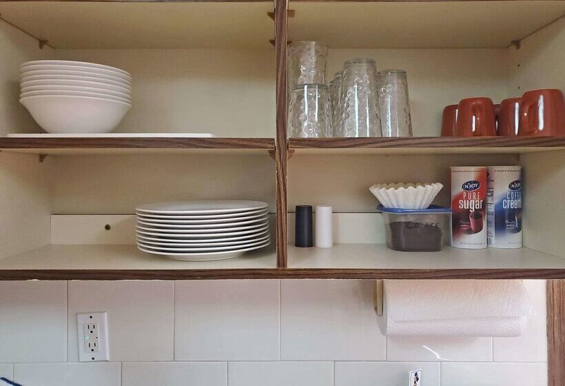 فندق على الطريق Rodeway Inn