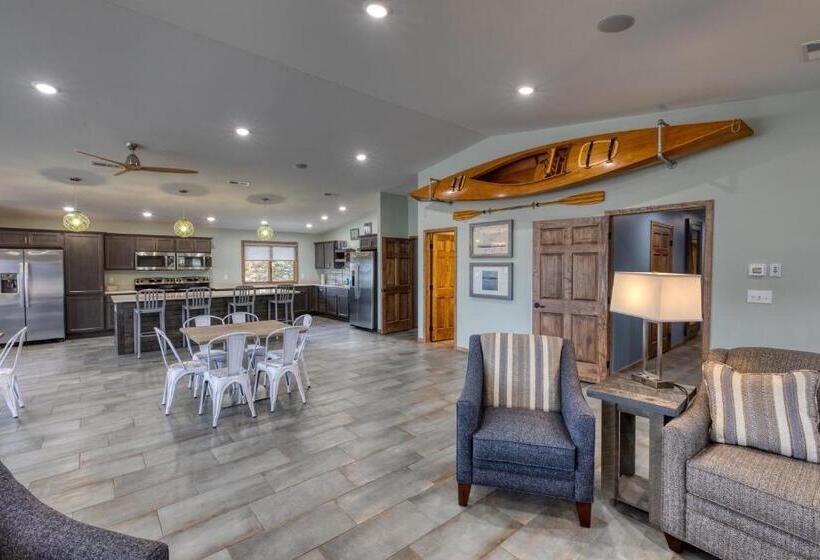 فندق Lewis & Clark Resort