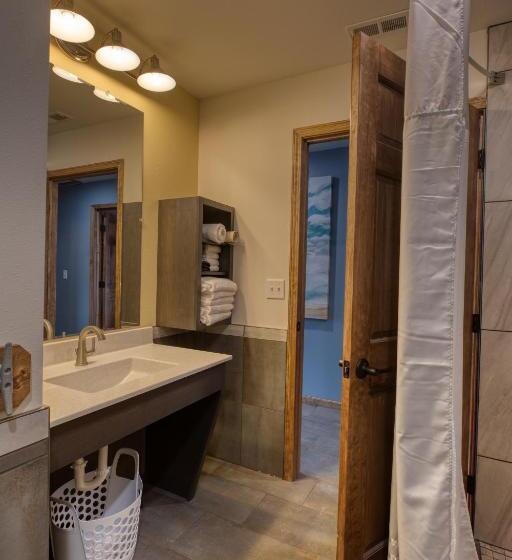 فندق Lewis & Clark Resort